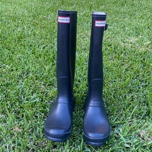 Matte Black Tall Hunter Boots Unisex Size 9 Male and Size 10 Female